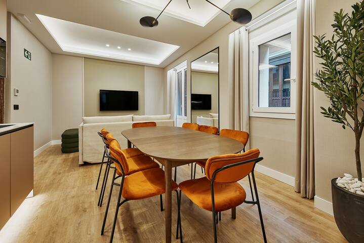 Centro II calle Barcelona 4BR gallery image 3