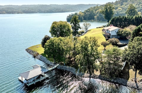 Stunning LakeViews | Private Boat Ramp, Sleeps 12!
