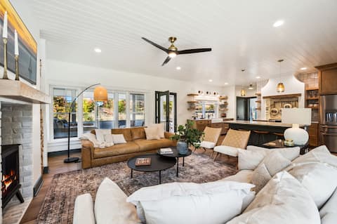 The Porch House-Designer Sister Bay Retreat