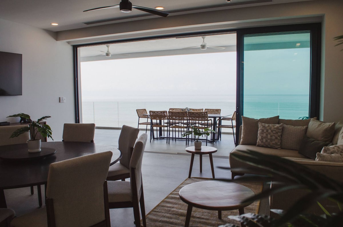 Successful Airbnb property: Grand Beachfront Retreat 4BR - Sunset Terrace in Bucerías