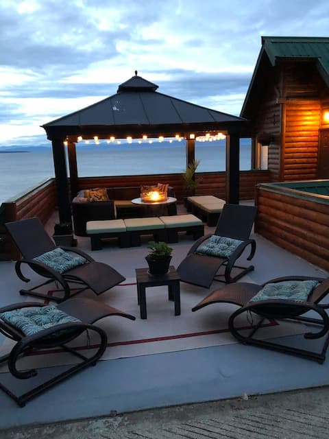 Family Oceanfront Log Home Watercraft Included