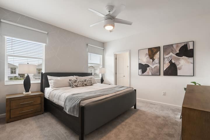 غرفة النوم 6 - الطابق الثاني - غرفة نوم بسرير كينج مع حمام خاص