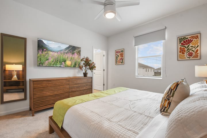 غرفة النوم 7 - الطابق الثاني - غرفة نوم بسرير كينج مع حمام خاص