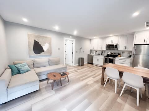 Luna Sea- Apartment steps from the sand!