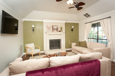 Family & Pet Friendly - Backyard - Patio
