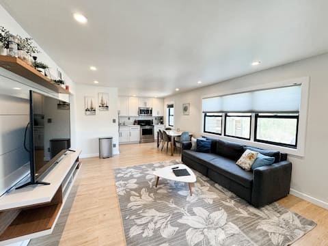 Sandy Toes- Apartment steps from the sand!