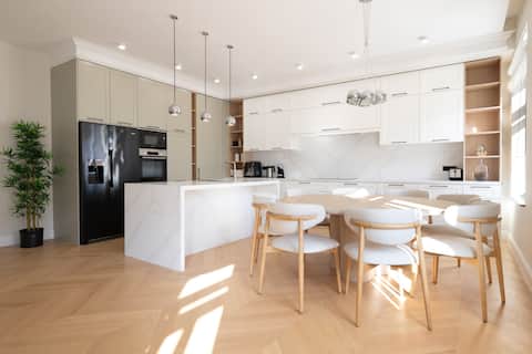 Luxurious and spacious 4BR in historical downtown