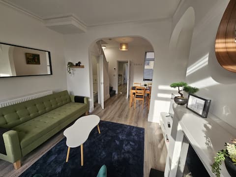 3BR | 6 min to central station | full kitchen