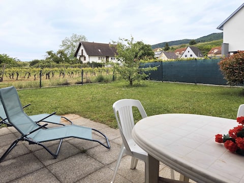 Florive, ground floor with garden, castle view & washing machine