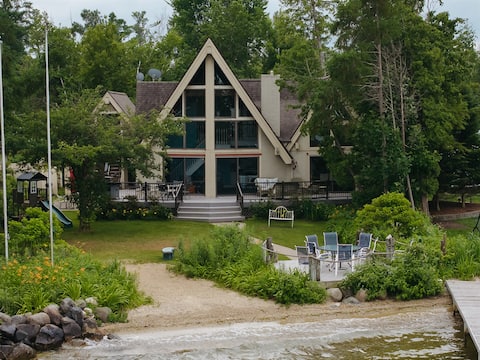 Serenity Shores on Lake Skegemog~ Boat, Ski & Sip!