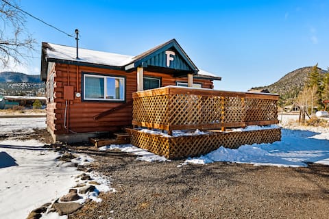 "F" Fox Cabin: Private hot tub! “F”