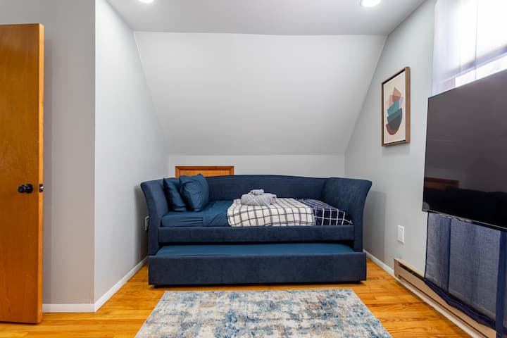 2J5A8862-HDRroom2