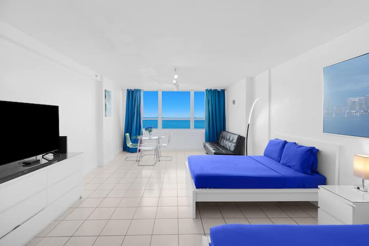530-large Studio Ocean View & Free Parking + Pool - Miami Beach