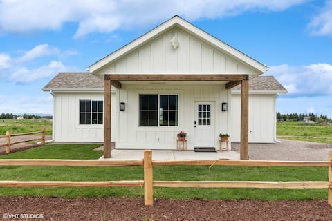 2 Br Cottage, Mtn Views - New Build!