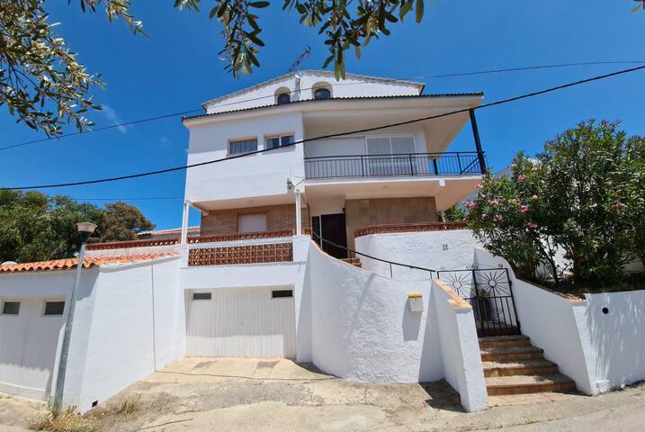 Holiday Rentals in Llançà – House Casa Ferrer Llan gallery image 2