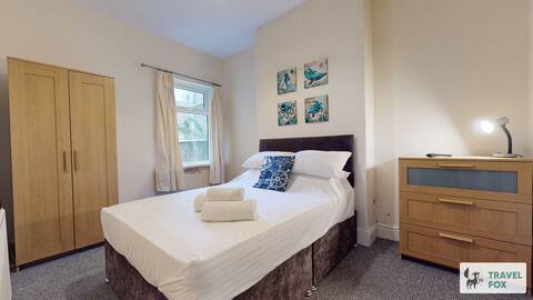 Central 5 Bedroom House Parking