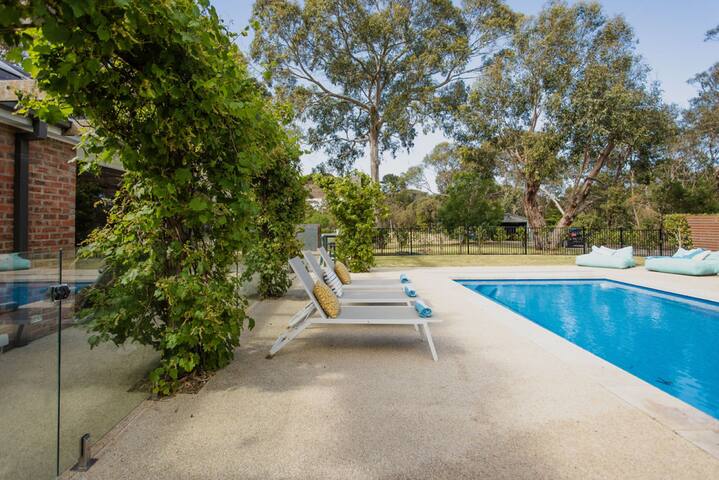 Pool – Spa – Basketball Court – Climbing Equipment gallery image 4