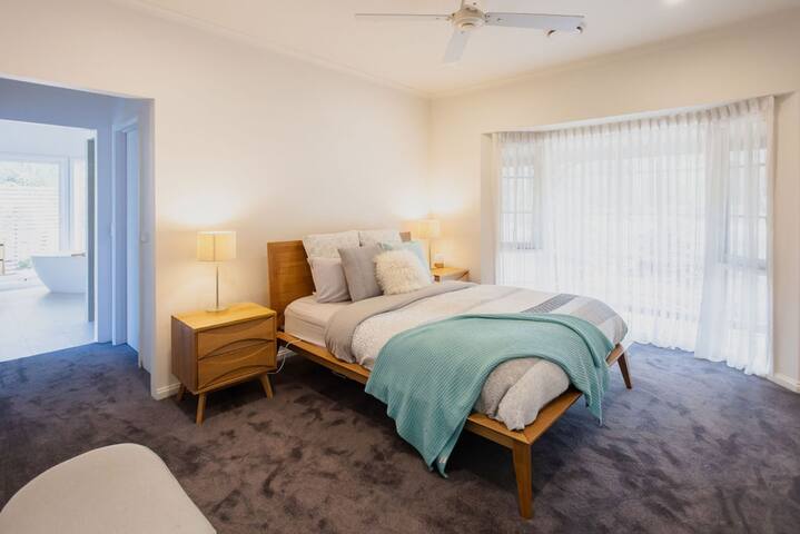 Pool – Spa – Basketball Court – Climbing Equipment gallery image 3