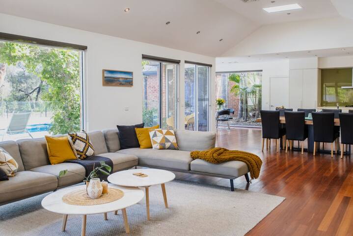 Pool – Spa – Basketball Court – Climbing Equipment gallery image 2