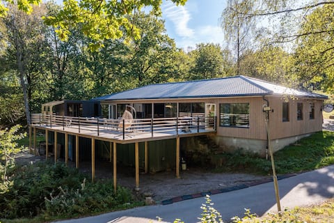 Ladhus II - Stylish Cliff Home with Sauna & Jetty