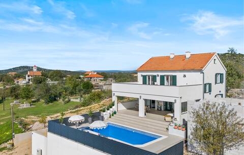 4 bedroom amazing home in Vodice