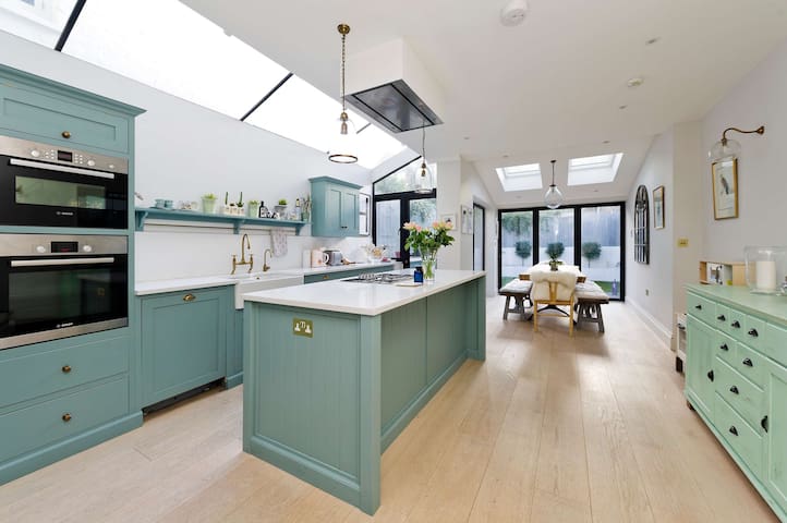 Central London 4BR Queen’s Park Family Home with G