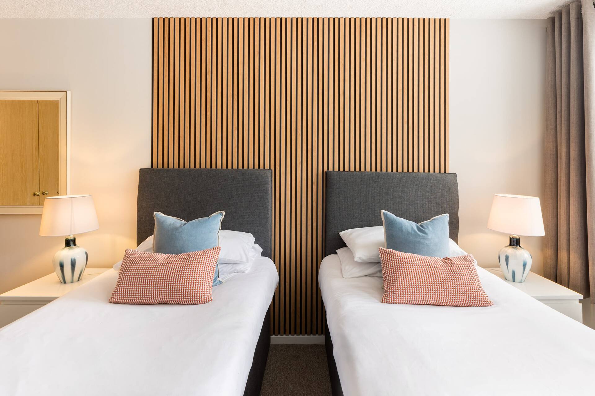 Modern 2-Bedroom Apartments with Free Parking in Leamington Spa