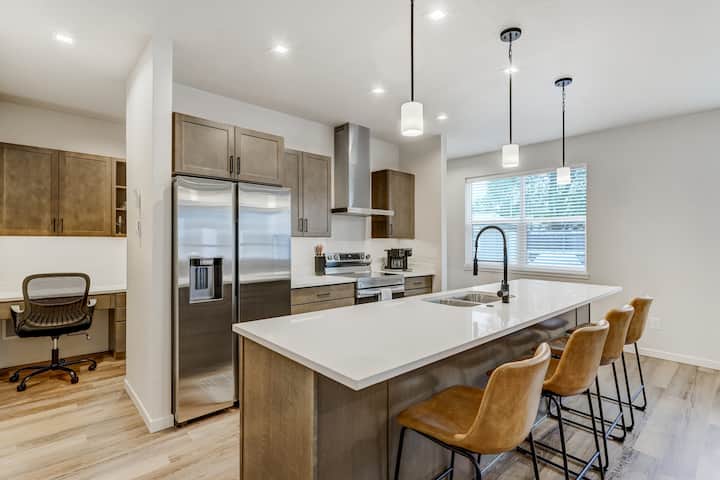 El Paso Executive Suites | Pet Friendly New Build - Colorado Springs, CO