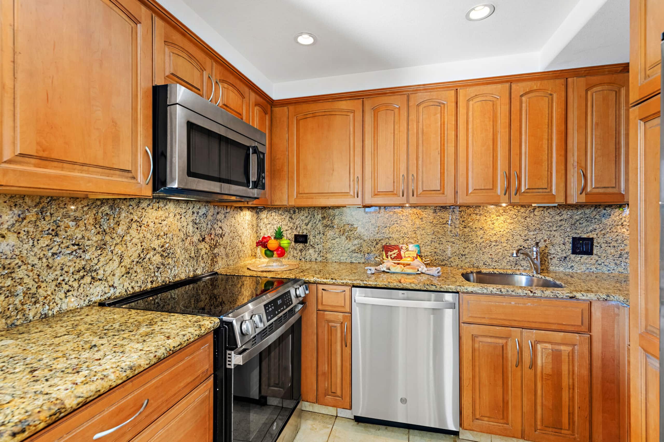 Condo in Lahaina · ★4.89 · 2 bedrooms · 4 beds · 2 private baths - Image 15