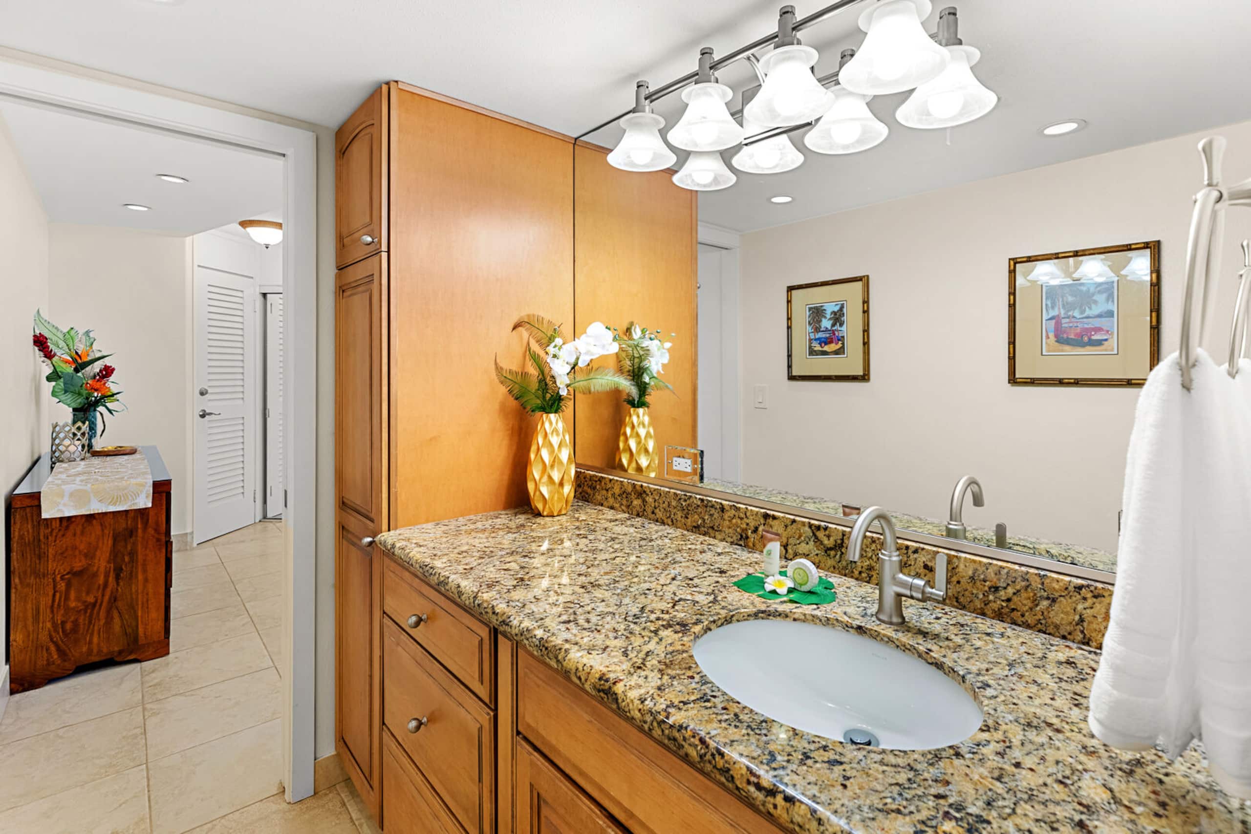 Condo in Lahaina · ★4.89 · 2 bedrooms · 4 beds · 2 private baths - Image 23