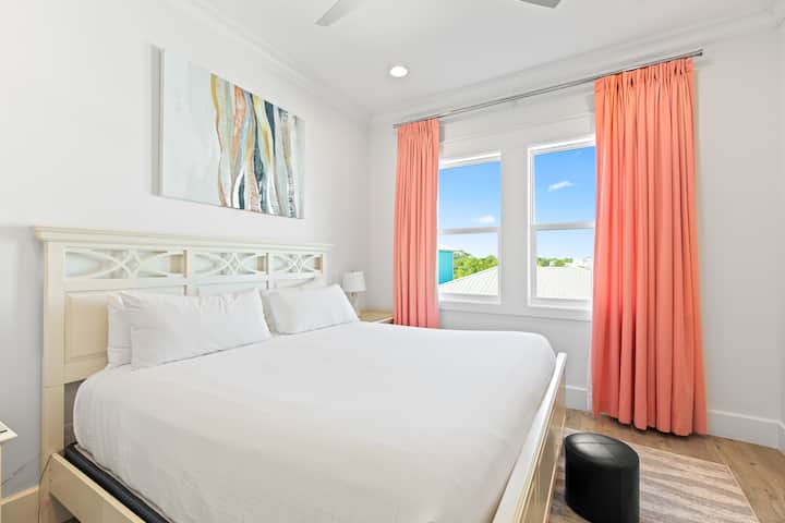 Elegant and Coastal King Suite, Sleeps 2