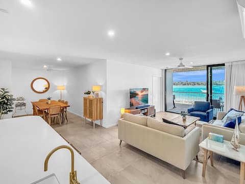 3-Bed: Riverfront Alfresco Dining & Rooftop Pool