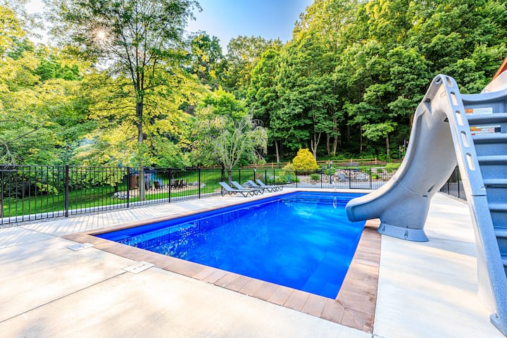 Pool, Hot Tub, New Game Room, Indoor Pickleball - Cabins for Rent