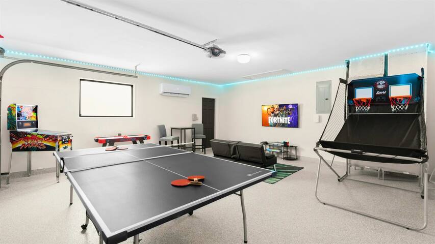 Waterfront | Boat Rental | Heated Pool | Sleeps 8 gallery image 2