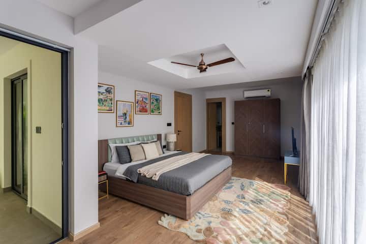 Rooms: Bedroom