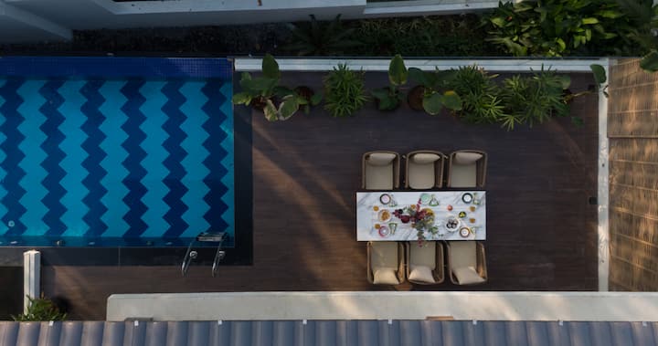 Pool: Swimming pool