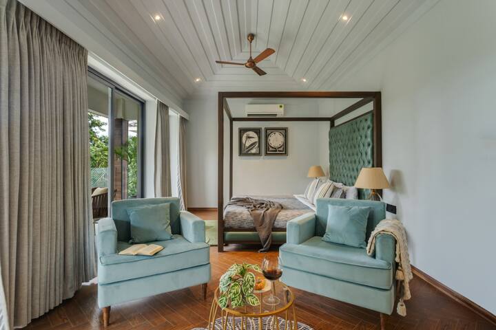 Rooms: Bedroom