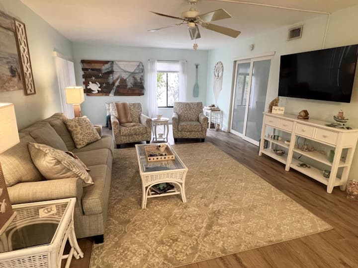 Relax At Tamarind 2br End Unit By Beach & Bay - Englewood, FL