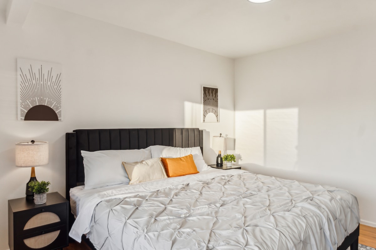 في الداخل، وسادة، ديكور منزلي، مصباح، أثاث