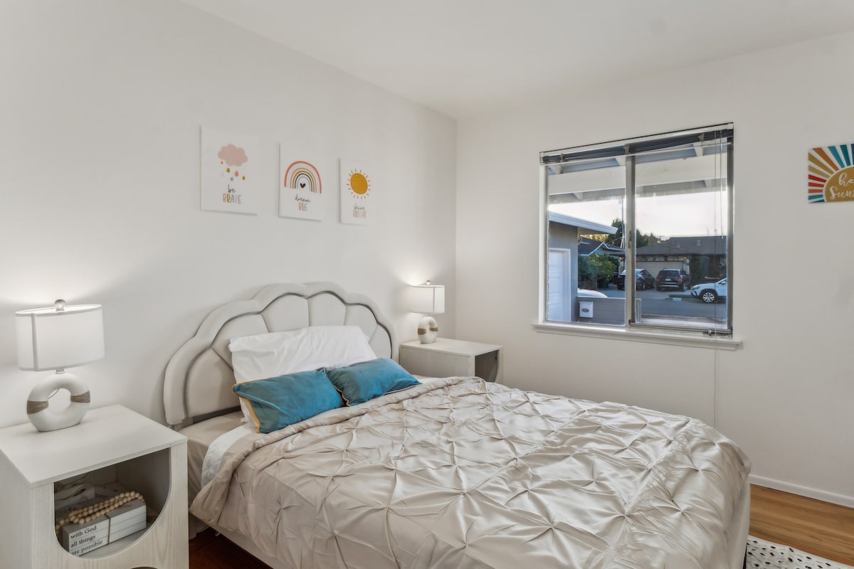 مصباح، سرير، أثاث، في الداخل، وسائل المواصلات