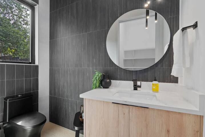 Heated Pool Luxury Zilker home Sleeps 8 great view gallery image 2