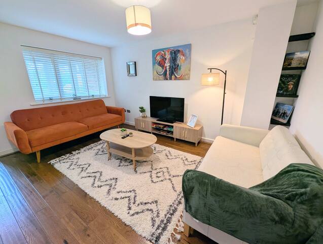 The Eastern Hive – 3x Parking | Co-op Live&Etihad