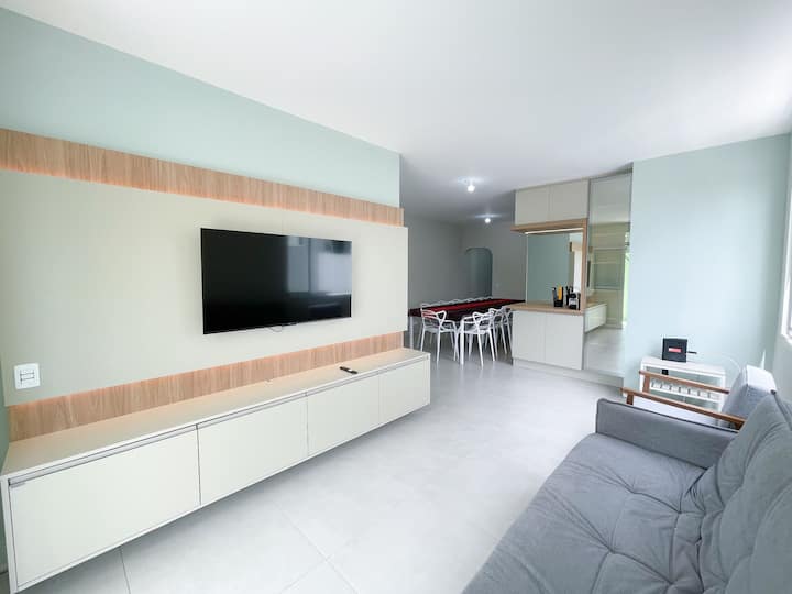 Apê Espaçoso Com A/c E Garagem A 200m Da Praia - Florianópolis