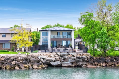 Lakefront Estate | Saltwater Pool | 6BR