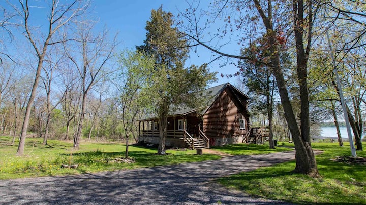 Easy Street Getaway: Wine Trail Cabin Retreat - Cayuga Lake, NY