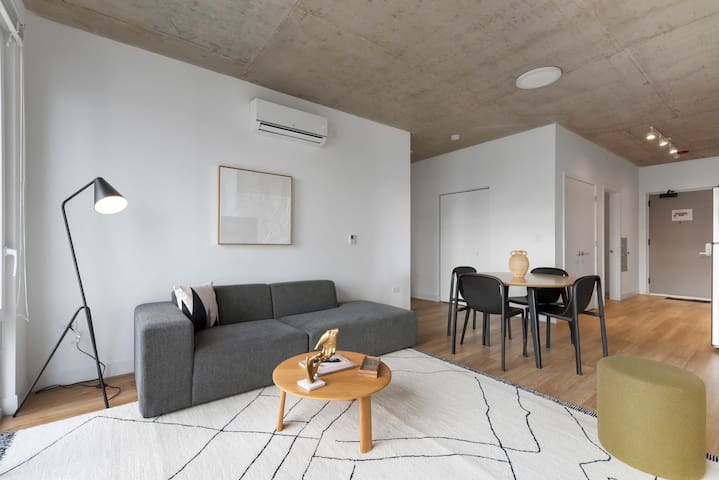 Large Group? Lincoln Park 4BR: Near Train & More