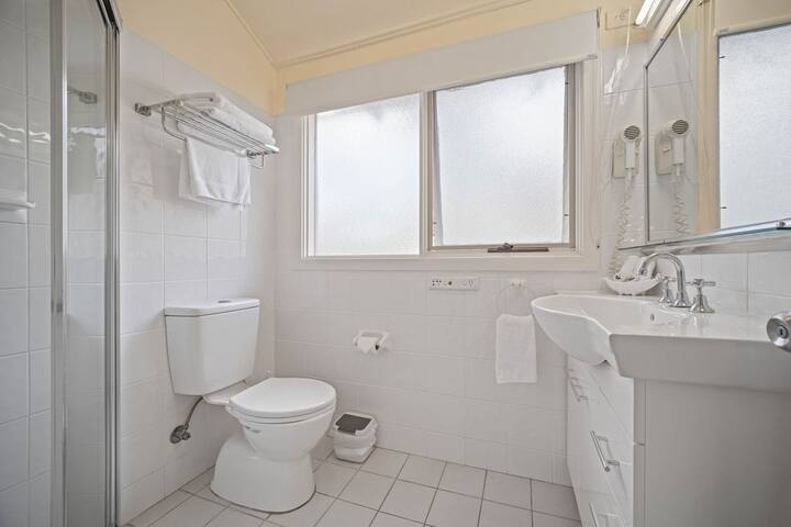 Shores Two Bedroom Pet Friendly gallery image 4