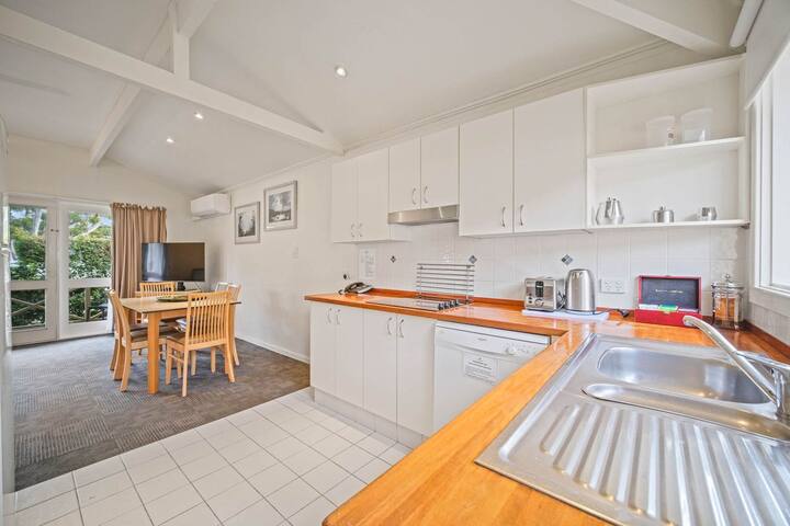 Shores Two Bedroom Pet Friendly gallery image 5