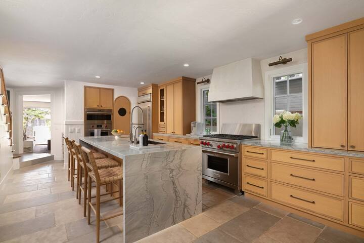 Nantucket-Style Home, Ocean Views + Rooftop Deck gallery image 2