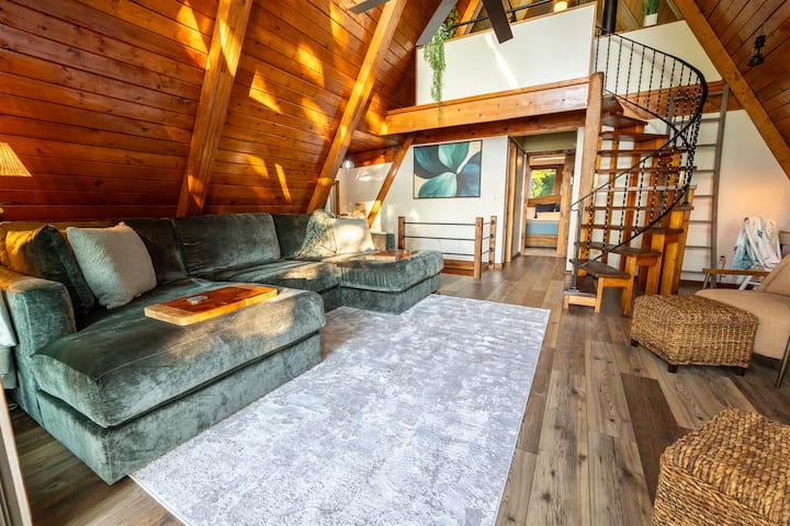 The Ridge | Lake Front | Hot Tub | Kayak+pvt Dock - Mount Zion, IL